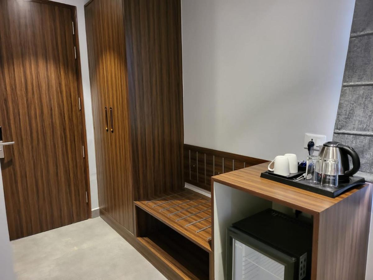 Belvedere Suites Greater Noida Exterior foto