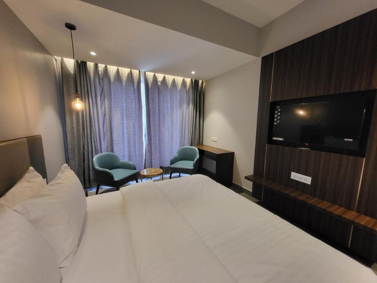 Belvedere Suites Greater Noida Exterior foto
