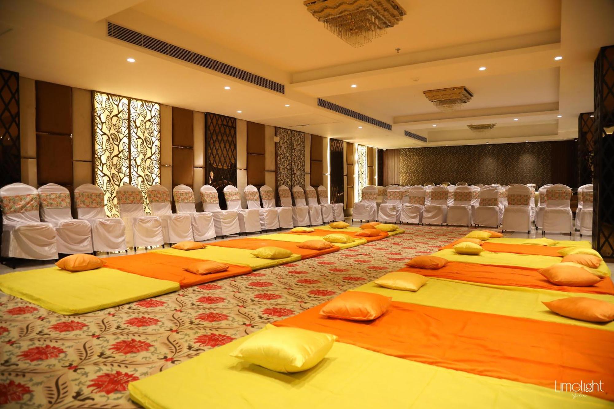 Belvedere Suites Greater Noida Exterior foto