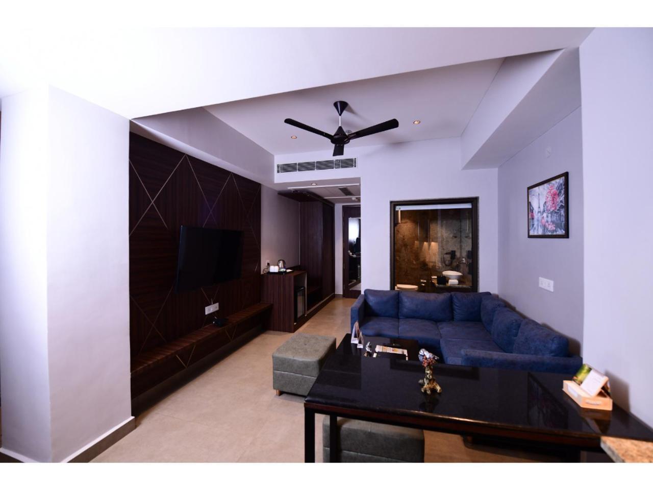 Belvedere Suites Greater Noida Exterior foto