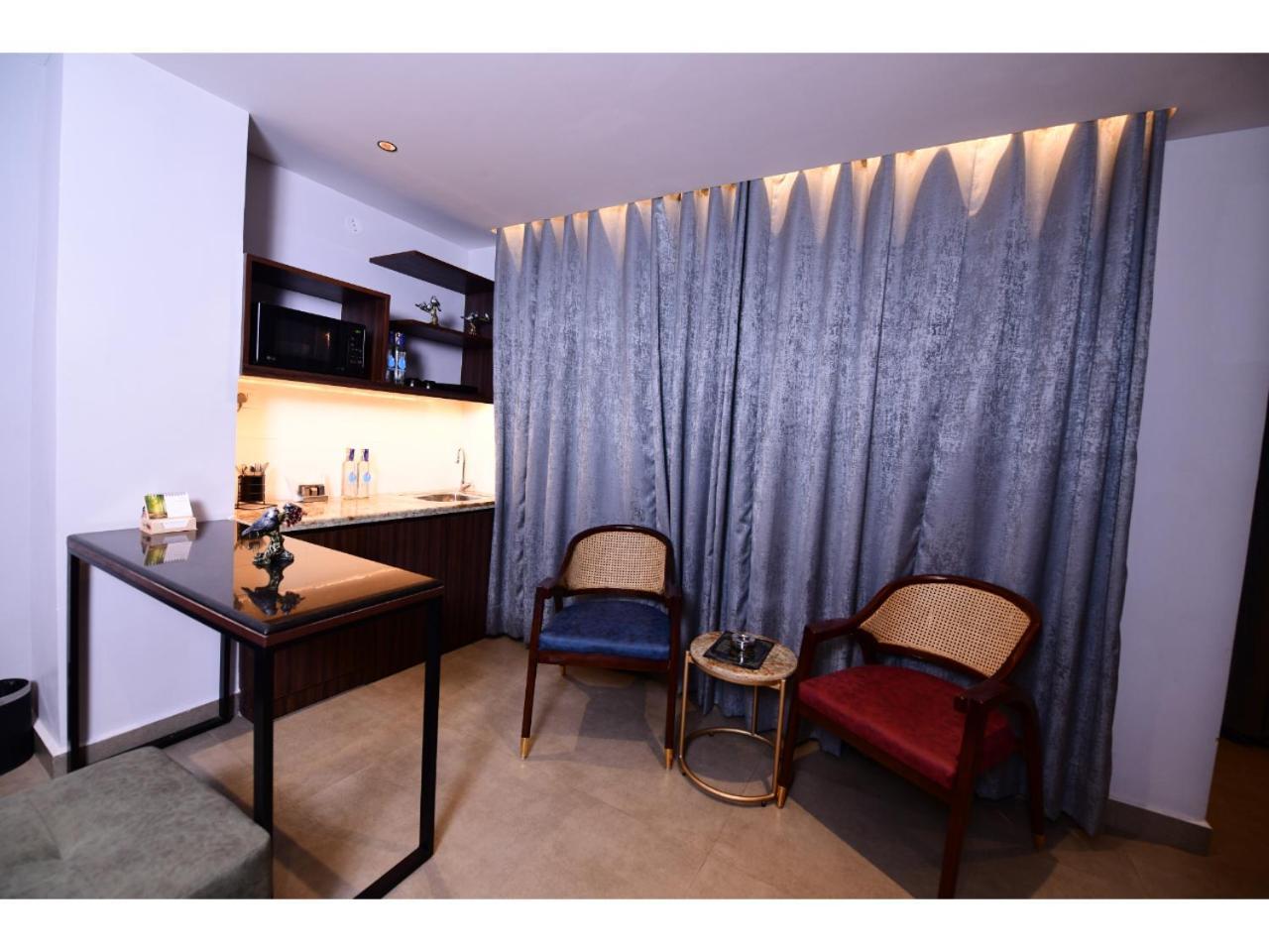 Belvedere Suites Greater Noida Exterior foto