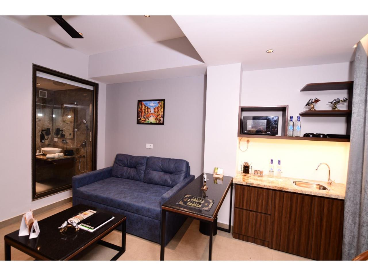 Belvedere Suites Greater Noida Exterior foto