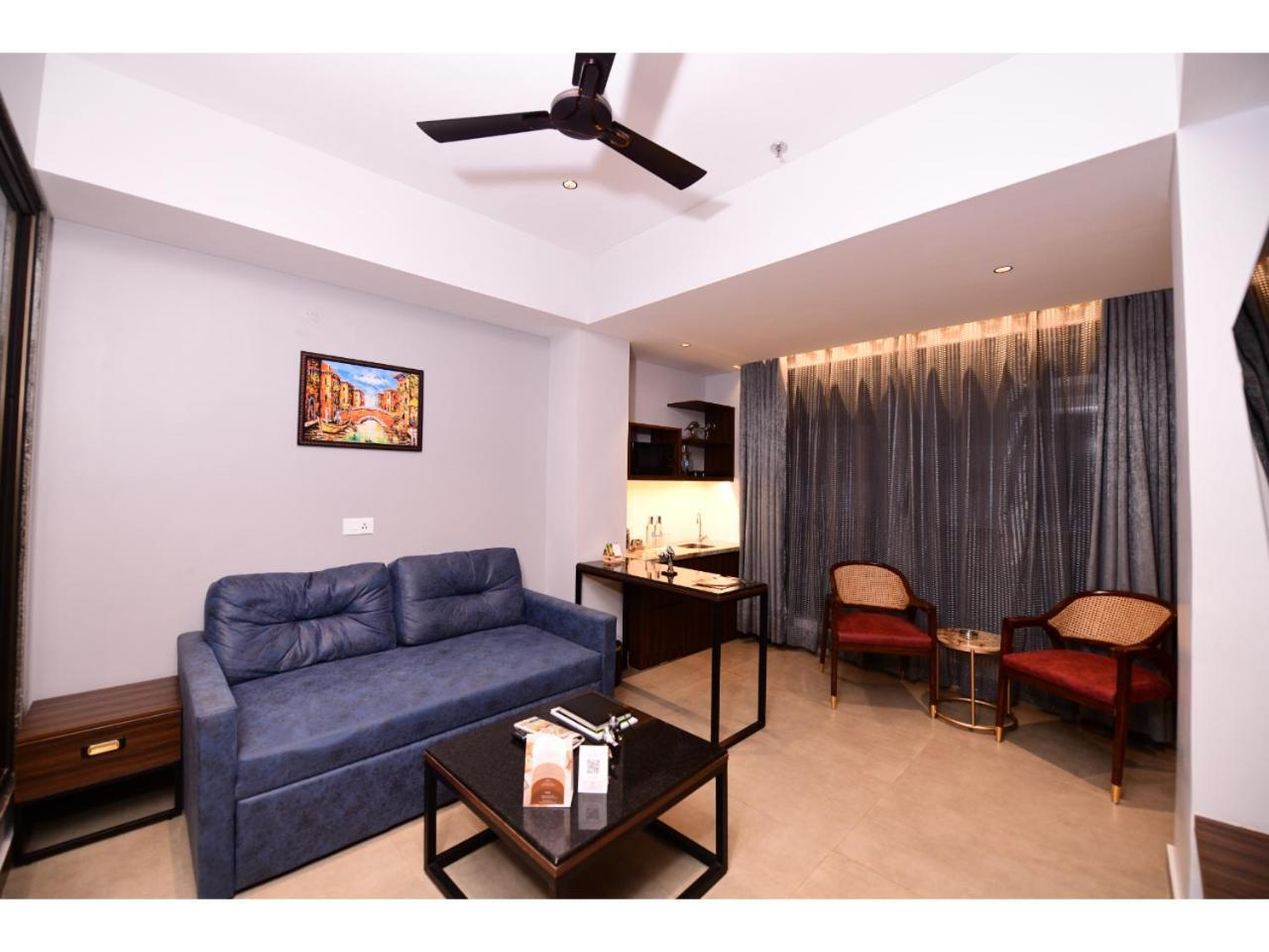 Belvedere Suites Greater Noida Exterior foto
