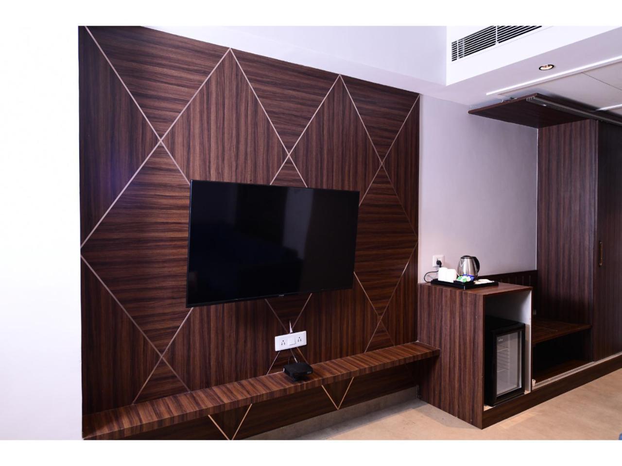 Belvedere Suites Greater Noida Exterior foto