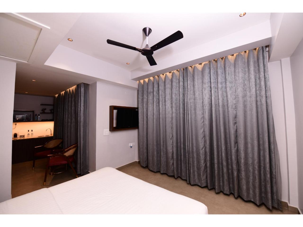 Belvedere Suites Greater Noida Exterior foto