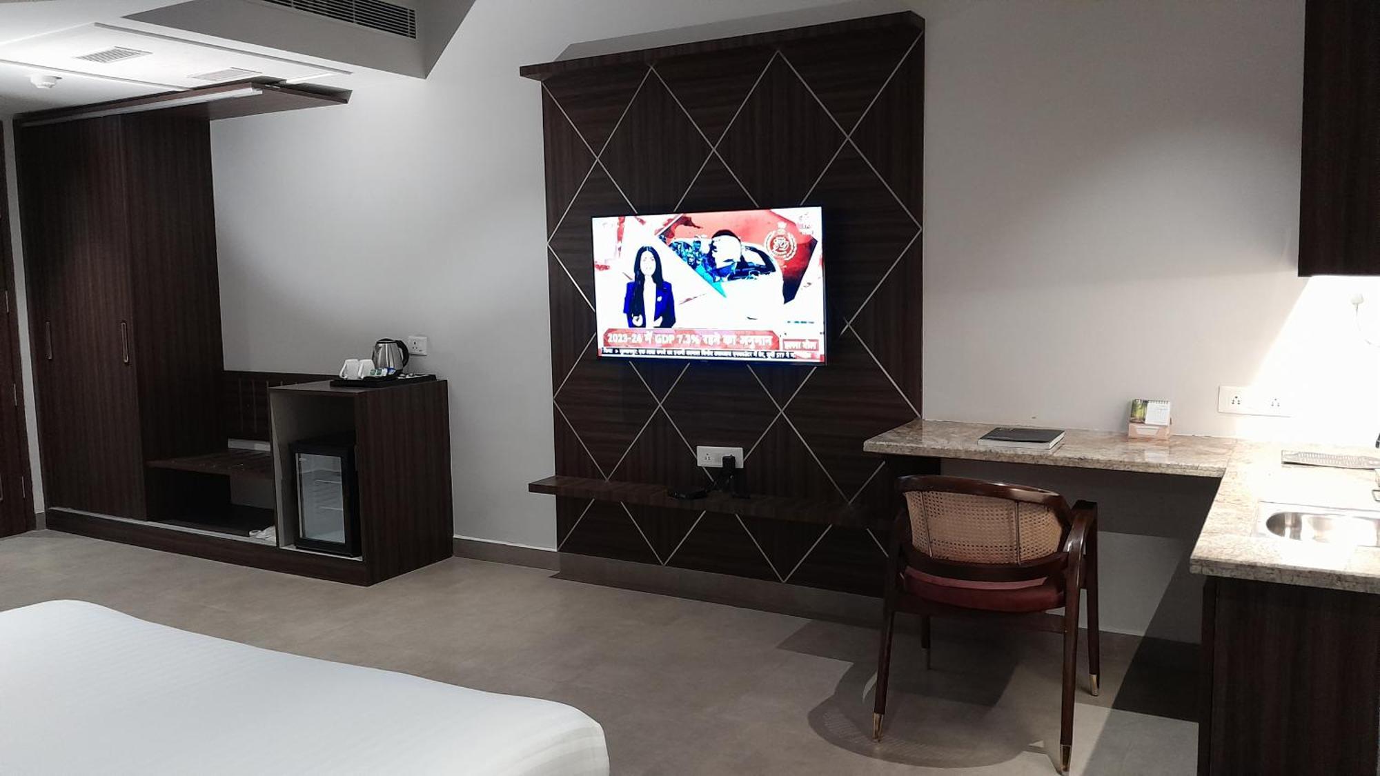 Belvedere Suites Greater Noida Exterior foto